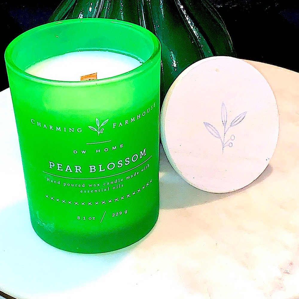 DW HOME CANDLE PEAR BLOSSOM WOOD WICK 8.1 oz NEW CHARMING FARM